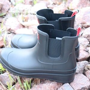 Hunter Black Chelsea Rain Boots with Red Pull Loops